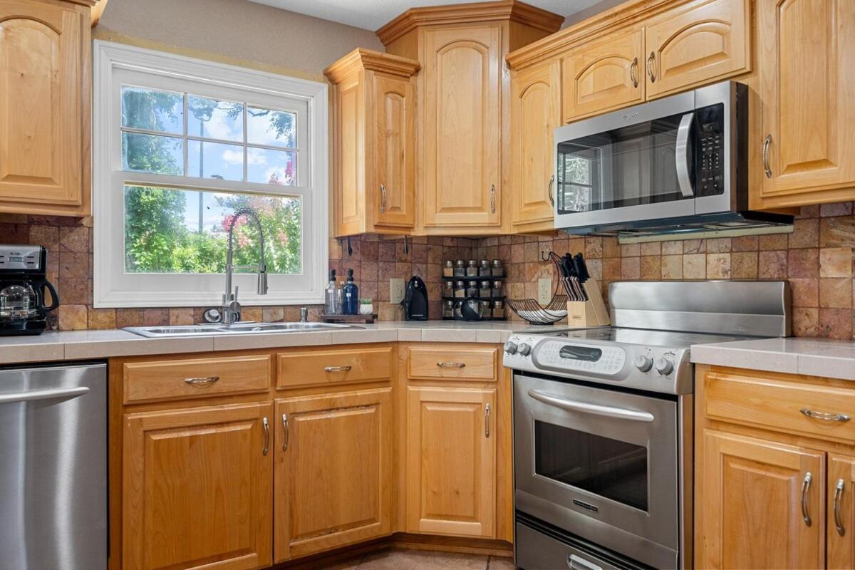 Steps To The Lake, Game Room & More! Sleeps 9 Lake Hamilton Bagian luar foto
