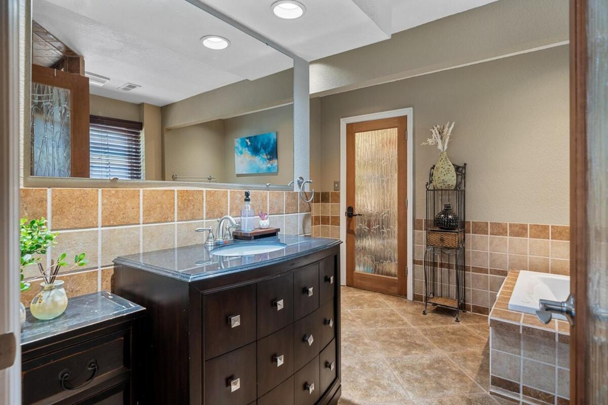 Steps To The Lake, Game Room & More! Sleeps 9 Lake Hamilton Bagian luar foto