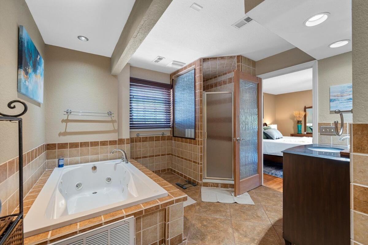 Steps To The Lake, Game Room & More! Sleeps 9 Lake Hamilton Bagian luar foto